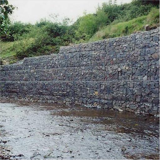 防洪固壩格賓石籠